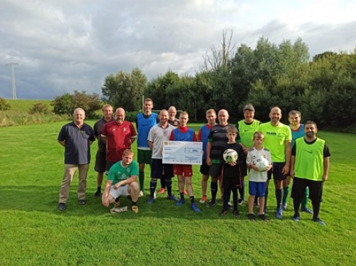 Jeder hilft jedem, genau wie bei der GVO und dem Verein FC Leerort